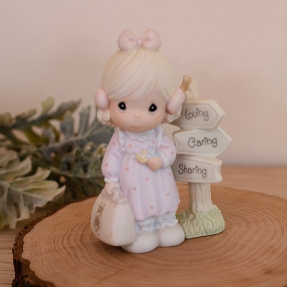 Precious Moments Loving Caring and Sharing Along the Way, 1992, Girl with suitca - Picture 4 of 5